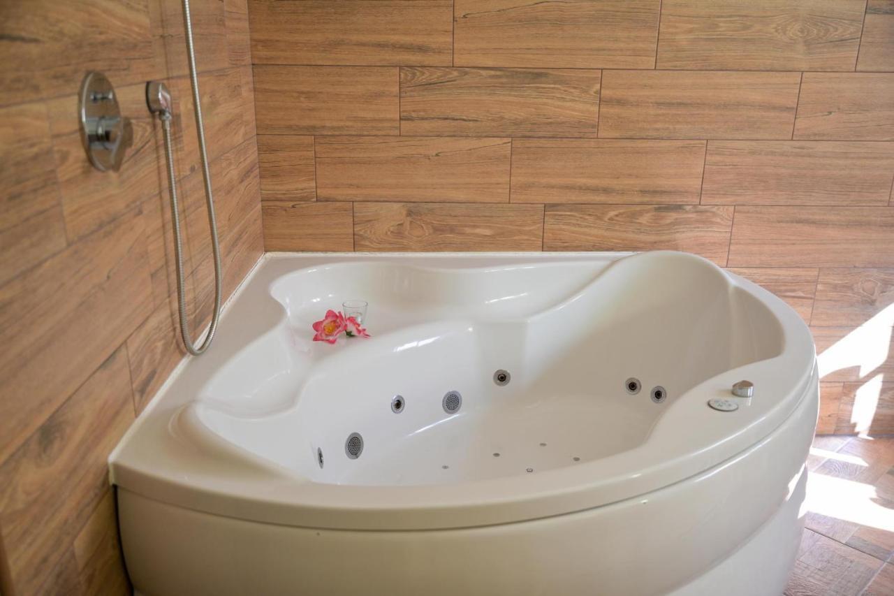 Penzion A Wellness U Trebonske Madony エクステリア 写真